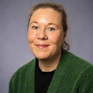 Bild på Maria Löfdahl som är namnforskare på Isof.